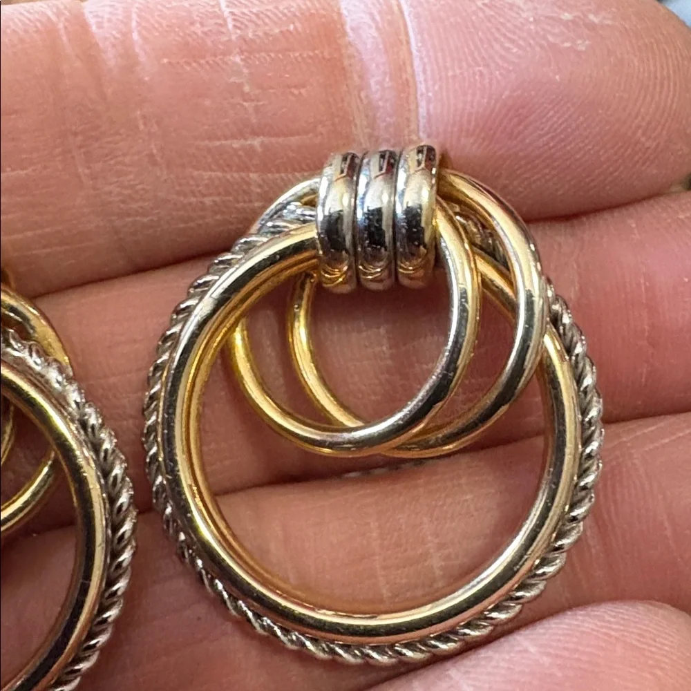TWO-TONE TEXTURED DOUBLE LOOPED POST 1.5